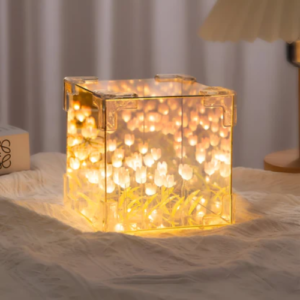 Square Tulip Lamp