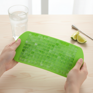 Whisk_6a67fa3274f19cd9d5c4a74252983e80dr Mini ice cube tray